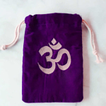 Malabeutel Geschenkbeutel Samt, dunkel Lila mit OM